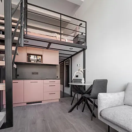 Pinky Loft In Centre Self Check-in No 3 *