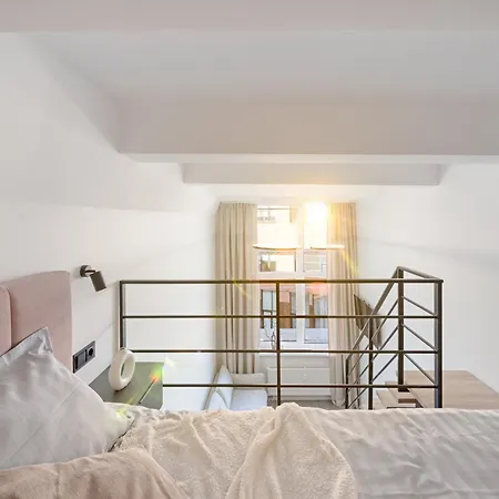 Pinky Loft In Centre Self Check-in No 3